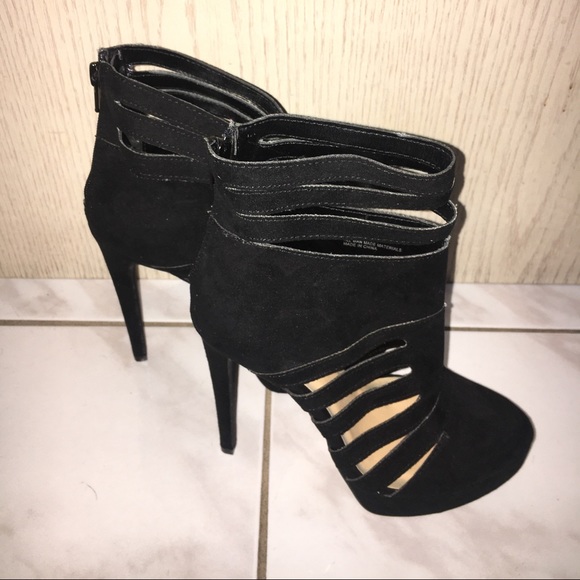 Heels - Pumps - Picture 1 of 3